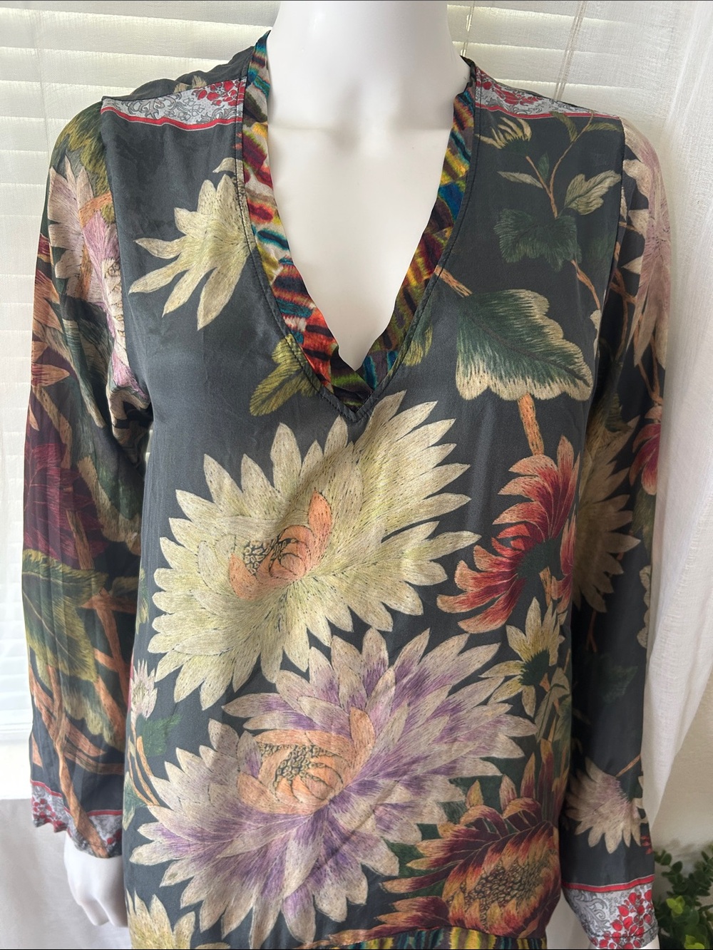 Boho Floral V-Neck Tunic Top in Black Multi - Picture 4 of 15
